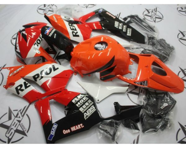 Classic Repsol with under seat side fairings painted gloss white – 2013 to 2023 CBR600RR